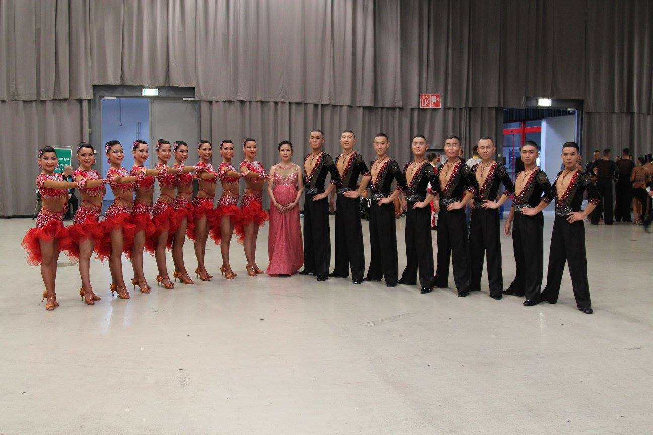 ДАШТ-д дөрөвдүгээрт эрэмбэлэгдсэн Moon dance” хамтлаг эх орондоо ирлээ